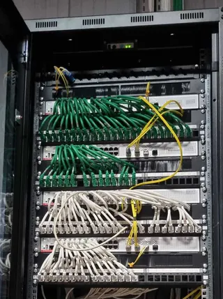 Netlog Esenyurt LM3 deposu: kamera ve AP kabini